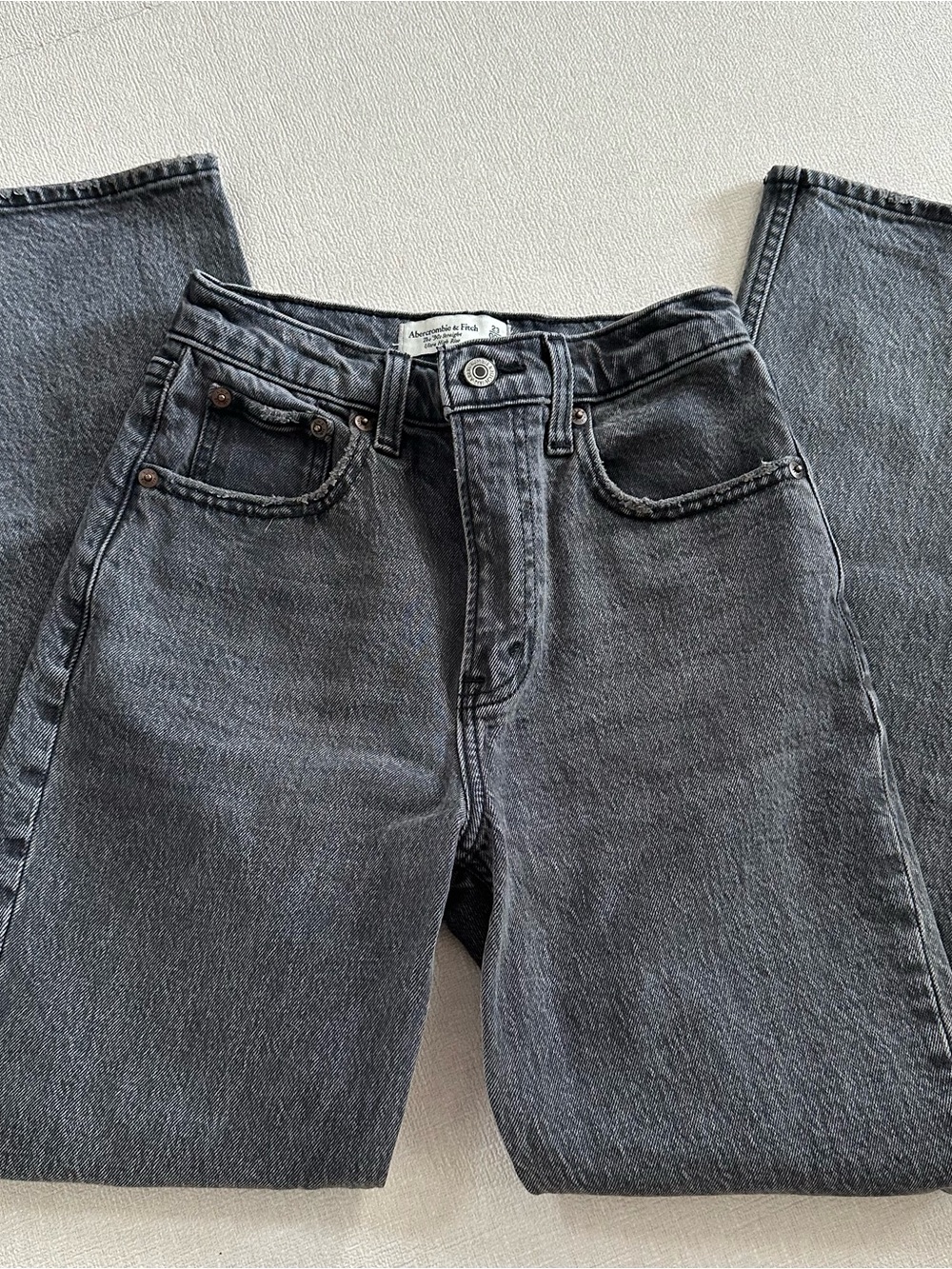 A&F The 90s Straight Ultra High Rise Jean (black) Short